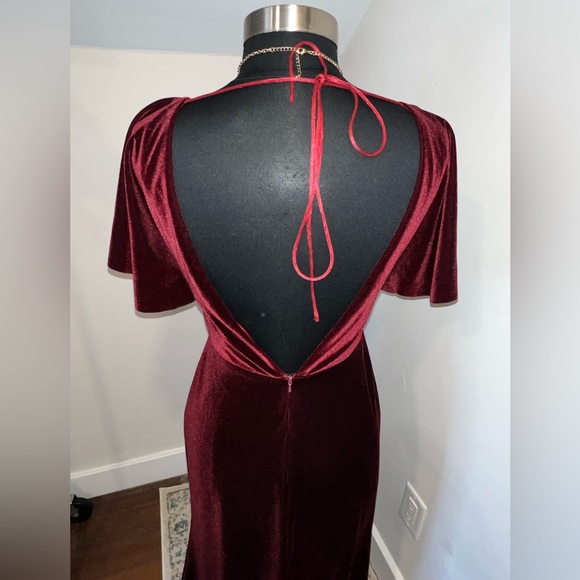 JENNY YOO Burgundy Velvet Backless Flutter Sleeve Gown 🌹 - Picture 6 of 17